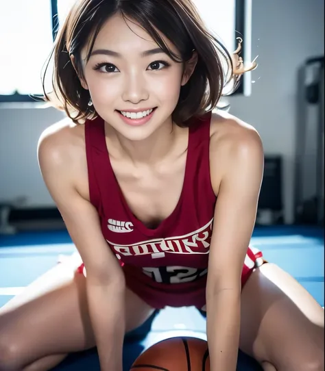 (basketball uniform)cute smile、(((Gymで、I have)))、train、short hair、light brown hair、brown hair、round face、(high resolution)natural smile、( crotch gap 、 Thighs)upper body、Let's gather smiles、 basketball court with spectators、Gym、(small breasts、Flat che...