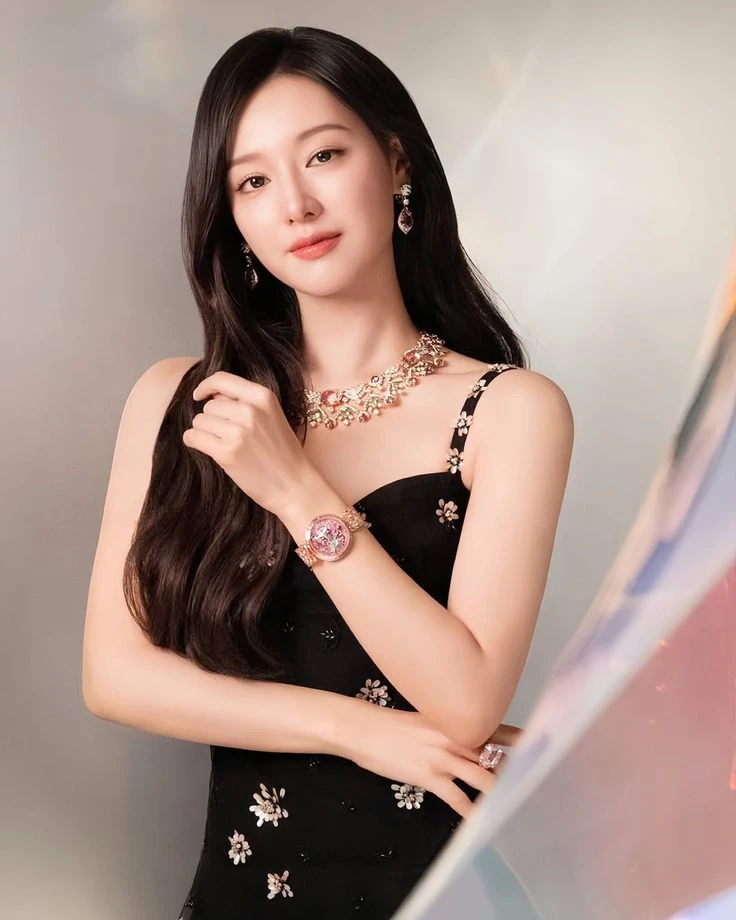 Kim Ji Won - Korean Actress / Queen 1