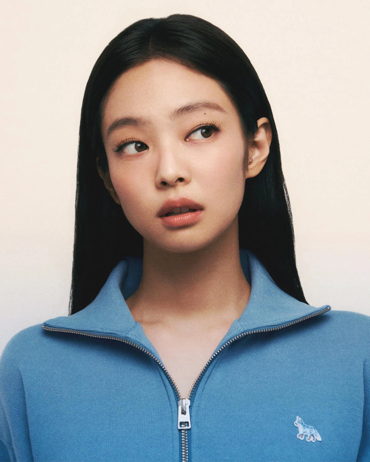 Qwen2512_jennierubyjane_v1.0_15 1.0